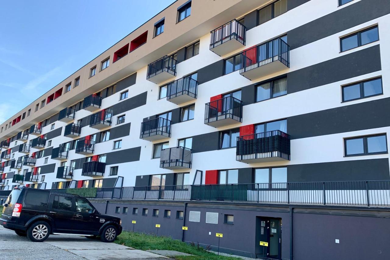 Bl - The Executive Suite, Boru - 24Hr Self Check-In, Free Private Parking, Balcony With Mountain View, 5 Minute Walk To City Center Banská Bystrica Exterior foto